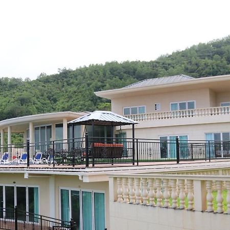 Amanda Villa - Best Value Mountain Top Inn Au Cap Kültér fotó